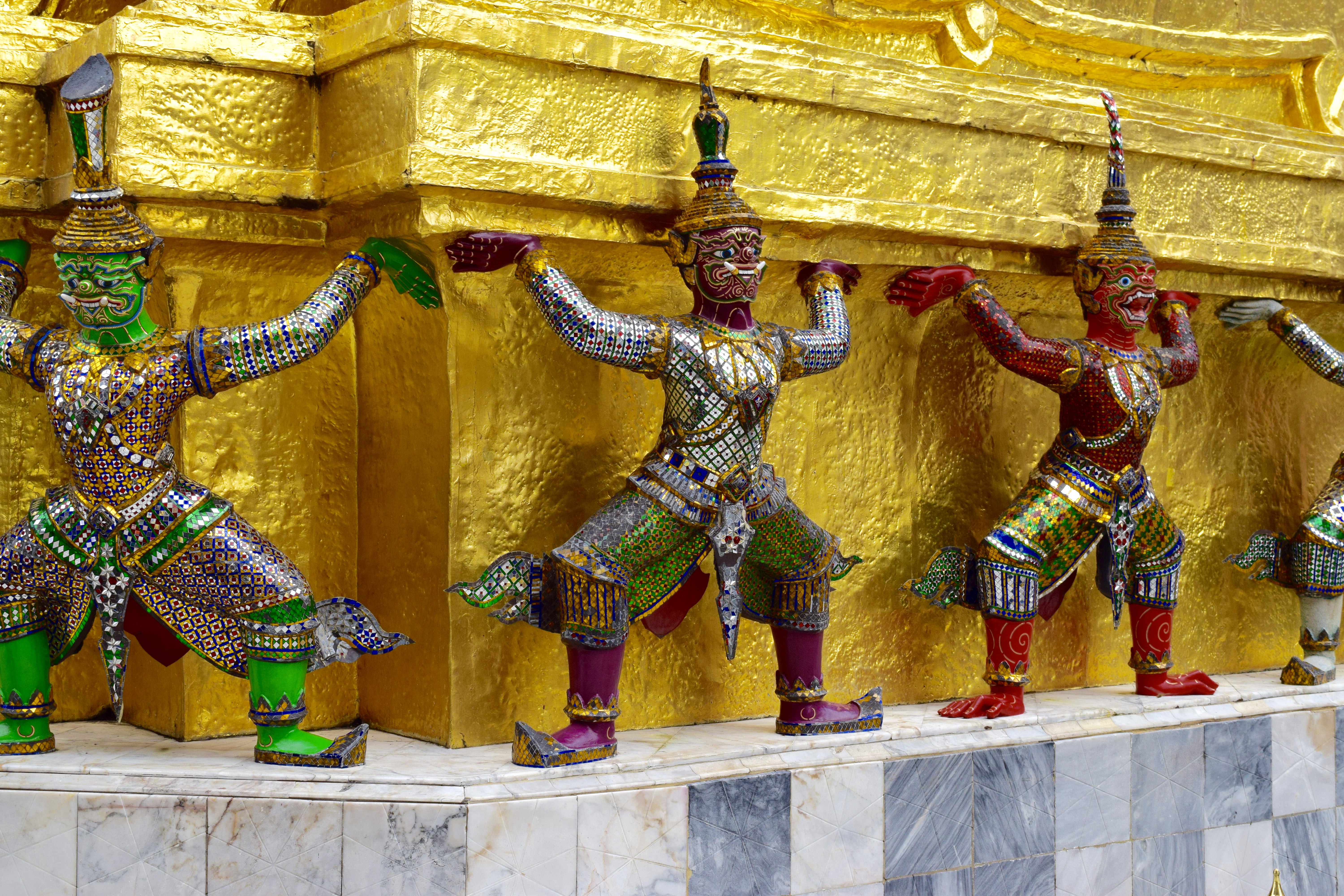 grand imperial palace bangkok statue