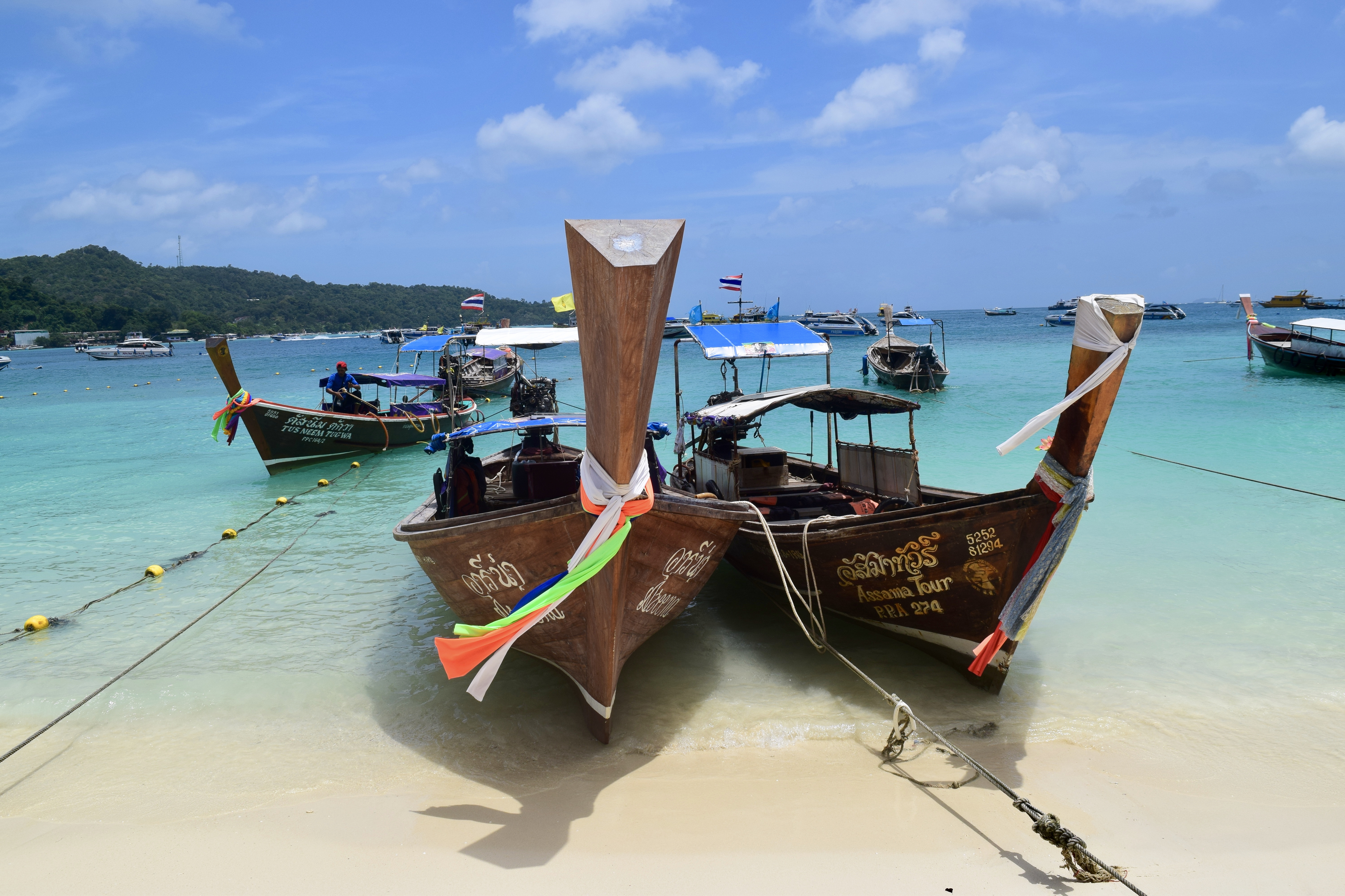 boats phi phi islands